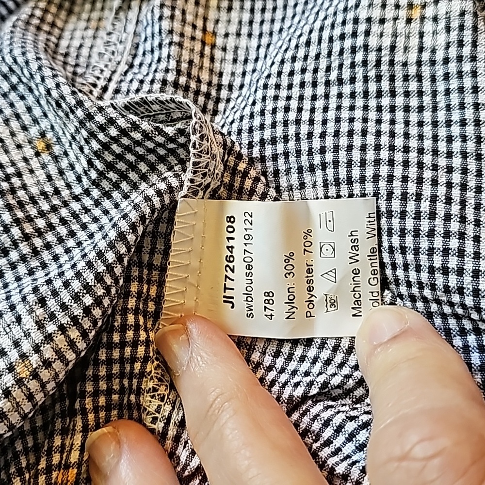 Shein Curve Cute Daisy Top. Size 0XL. black and white. - Picture 5 of 7